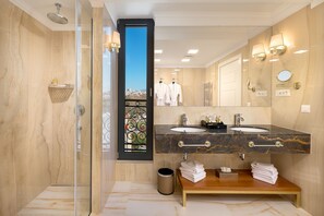 Luxury suite (Sea front, Balcony, Jacuzzi) | Bathroom sink - Hotel Villa Harmony (Split)