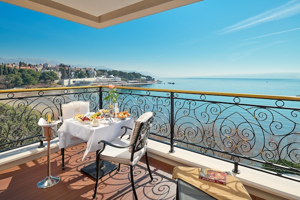 Superior Room, 1 King Bed with Sofa bed, Balcony, Sea front | Water view
