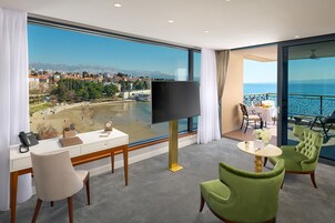 Luxury suite (Sea front, Balcony, Jacuzzi) | Beach/ocean view