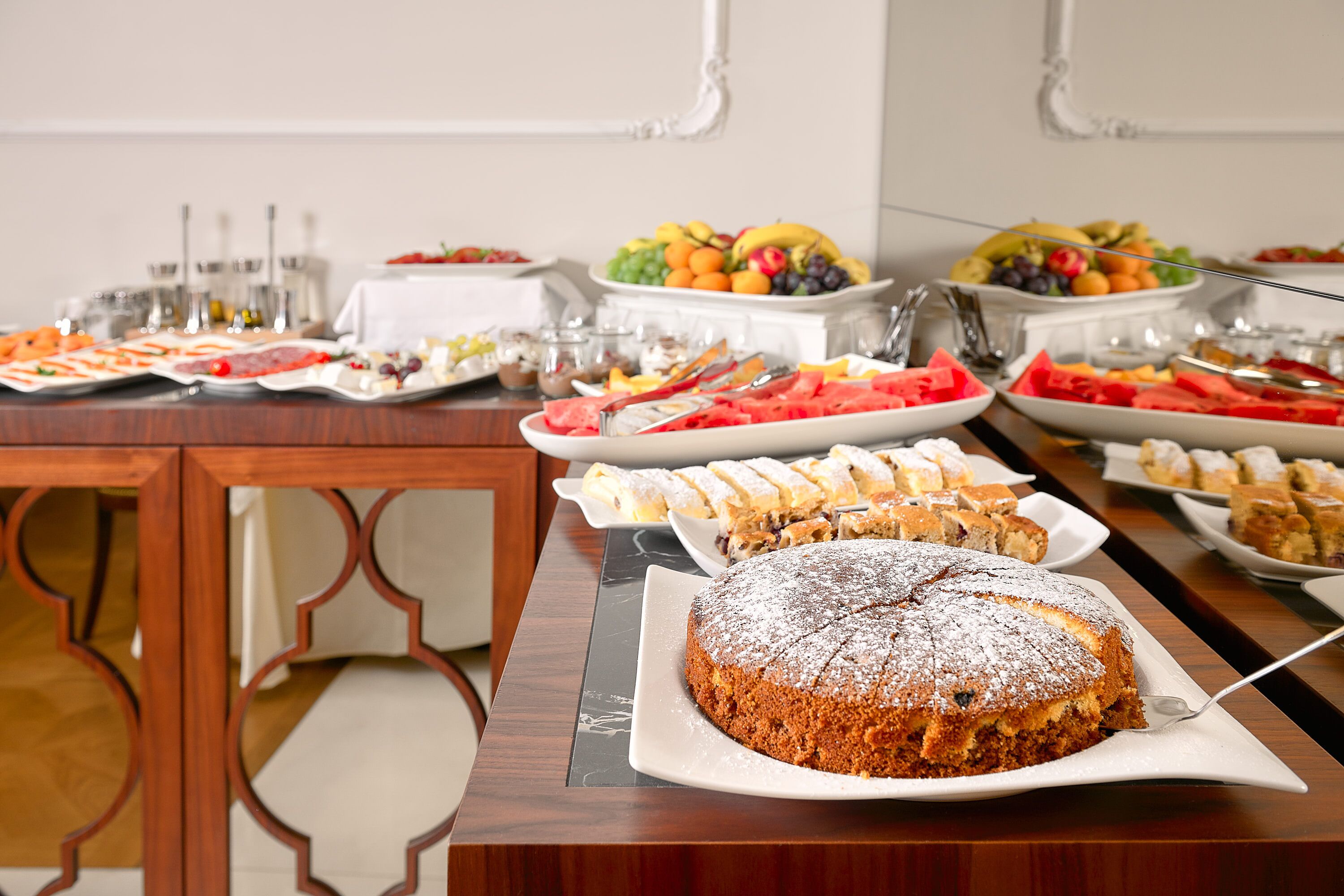 free daily full breakfast