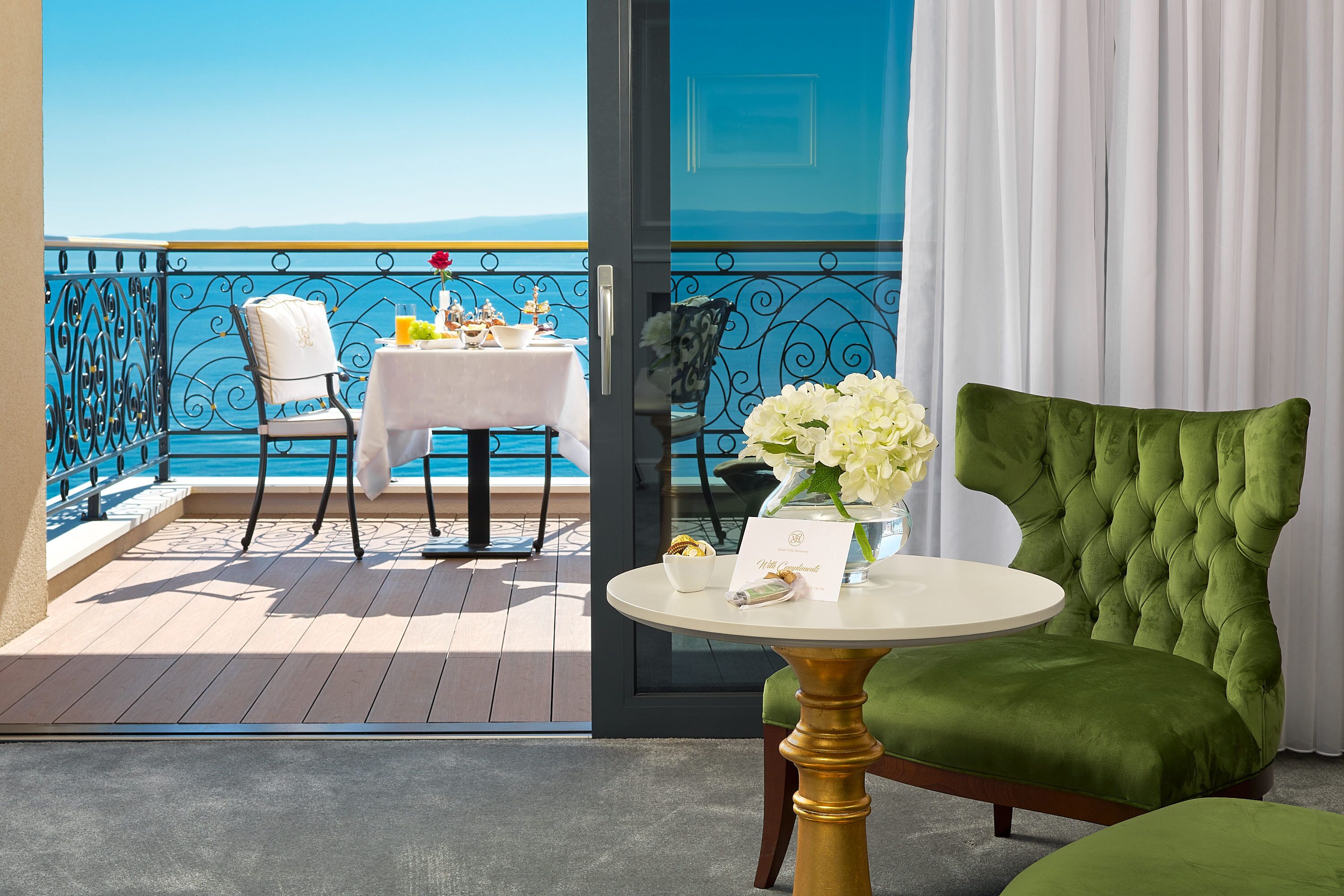 luxury suite (sea front, balcony, jacuzzi) | terrace/patio