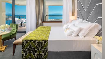 Luxury suite (Sea front, Balcony, Jacuzzi) | 1 bedroom, Egyptian cotton sheets, premium bedding, minibar
