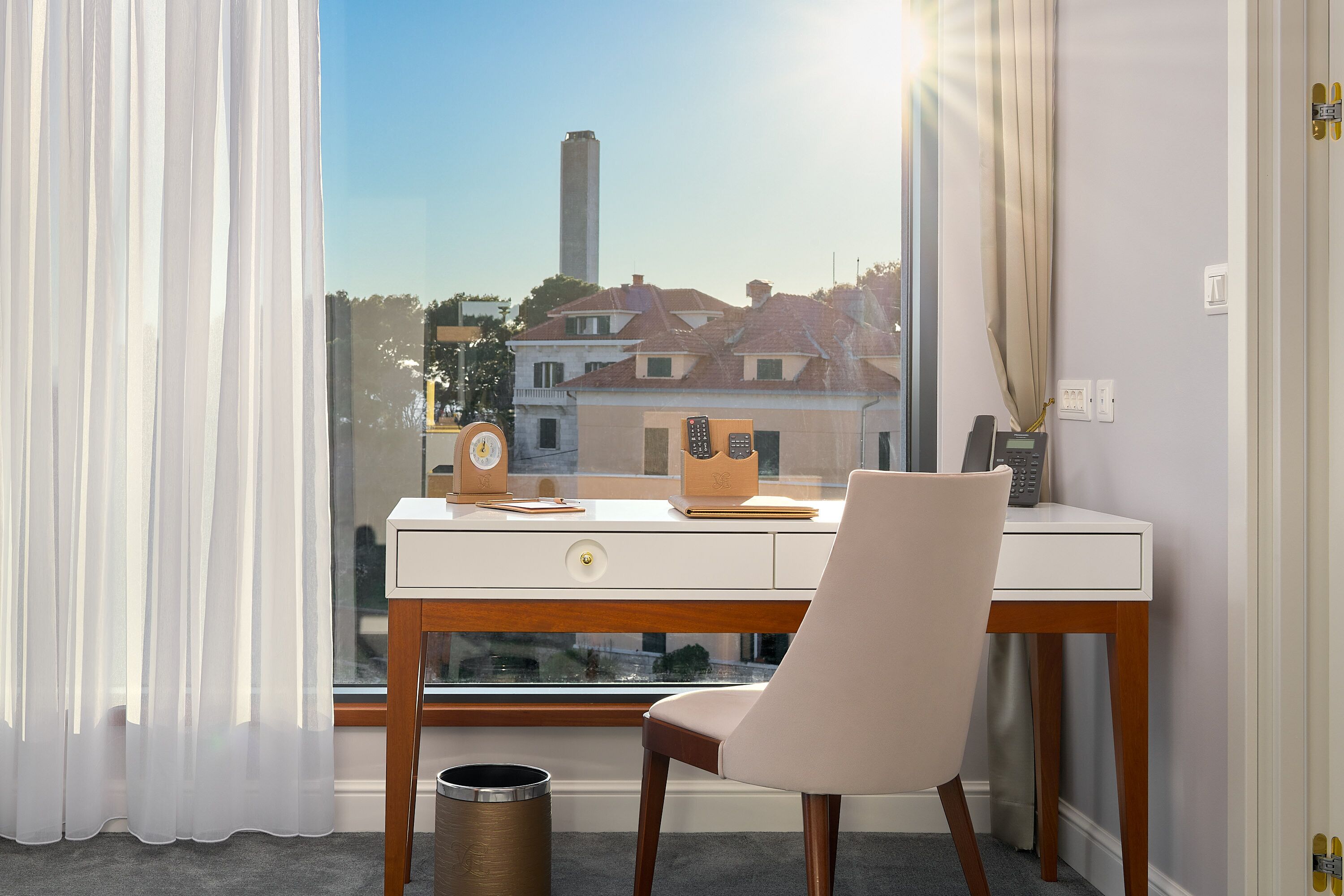 luxury suite (sea front, balcony, jacuzzi) | city view