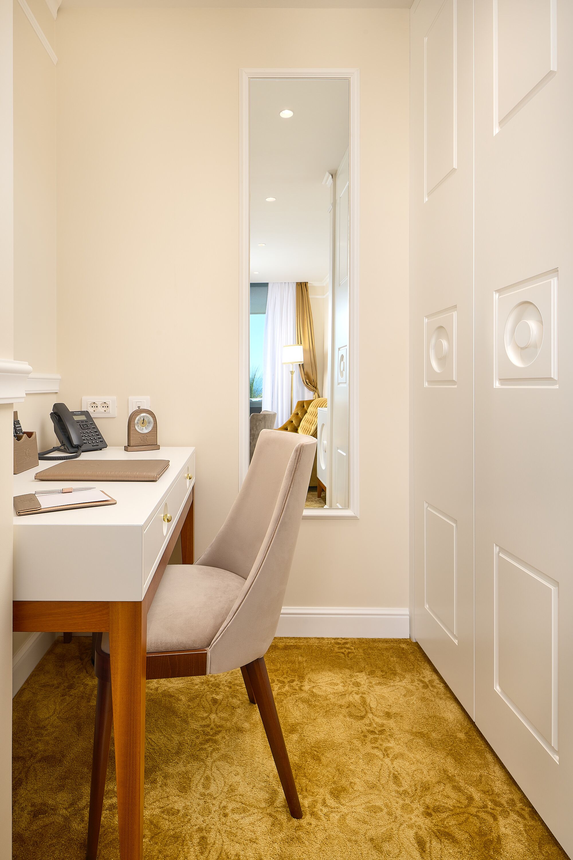 deluxe suite (sea front, balcony, jacuzzi) | room amenity