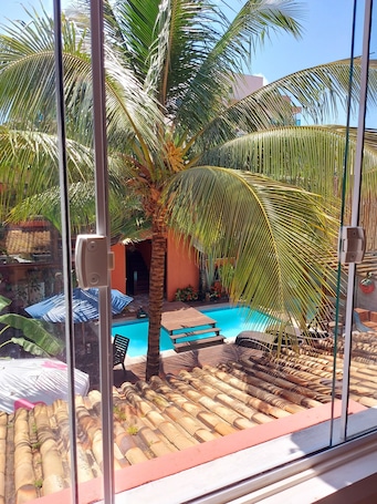 Ropa de cama de alta calidad, minibar y decoración personalizada