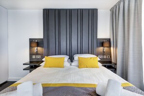 Coffres-forts dans les chambres, bureau, rideaux occultants