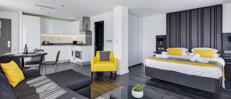 Caja de seguridad en la habitación, escritorio y cortinas blackout