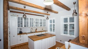 Fridge, oven, stovetop, dishwasher - Sýsló Guesthouse (Stykkisholmur)