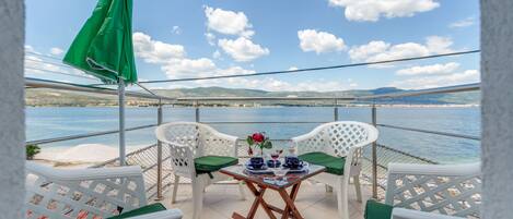 Apartment (M2) | Terrace/patio