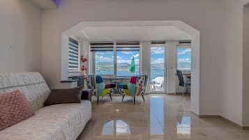 Apartment (M2) | Living area | Flat-screen TV