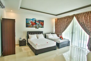 Deluxe Triple Room, Multiple Beds, Non Smoking | Premium bedding, free WiFi