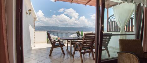 Apartment, 3 Schlafzimmer (E) | Terrasse/Patio