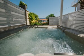 Apartment, 2 Bedrooms, Hot Tub (C) | Bathroom