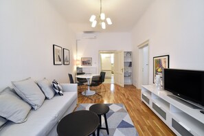 Apartment | Living area | Flat-screen TV - Apartment Papillon (Zagreb)