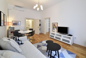 Apartment | Living area | Flat-screen TV - Apartment Papillon (Zagreb)