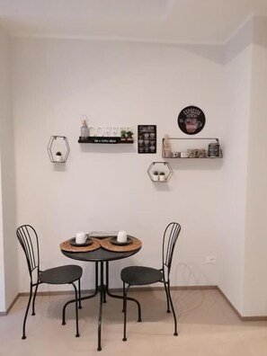 Fridge, stovetop - B&B Le Rose (Salerno)