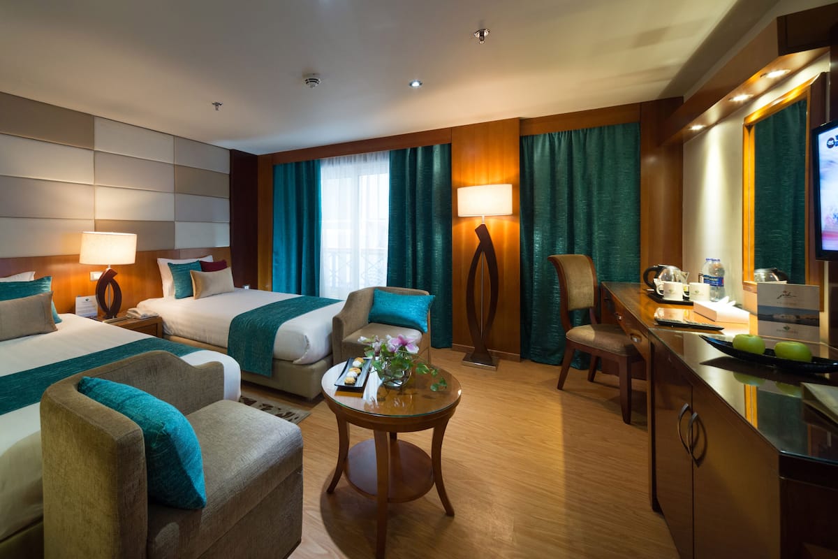 Egyptian cotton sheets, premium bedding, minibar, desk