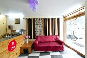 Lobby - Hotel Mai Vrindavan (Manali)