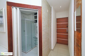 Studio, useita sänkyjä, tupakointi kielletty | Kylpyhuone | Suihku, hiustenkuivaaja, pyyhkeet