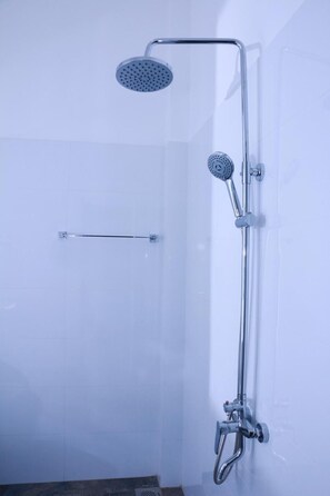 Luxury Villa, Non Smoking, Garden View | Bathroom | Shower, free toiletries, slippers, bidet - Talalla 170 Villa (Talalla)
