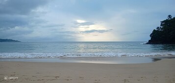 Una playa cerca