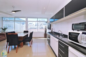 頂樓客房, 多張床, 非吸煙房 | 起��居區 |  LCD 液晶電視