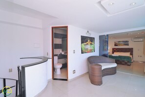 頂樓客房, 多張床, 非吸煙房 | 4 間臥室、熨斗/熨衣板、免費無線上網、床單