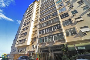 Front of property - MZapartments Sousa Lima Penthouse (Rio de Janeiro)