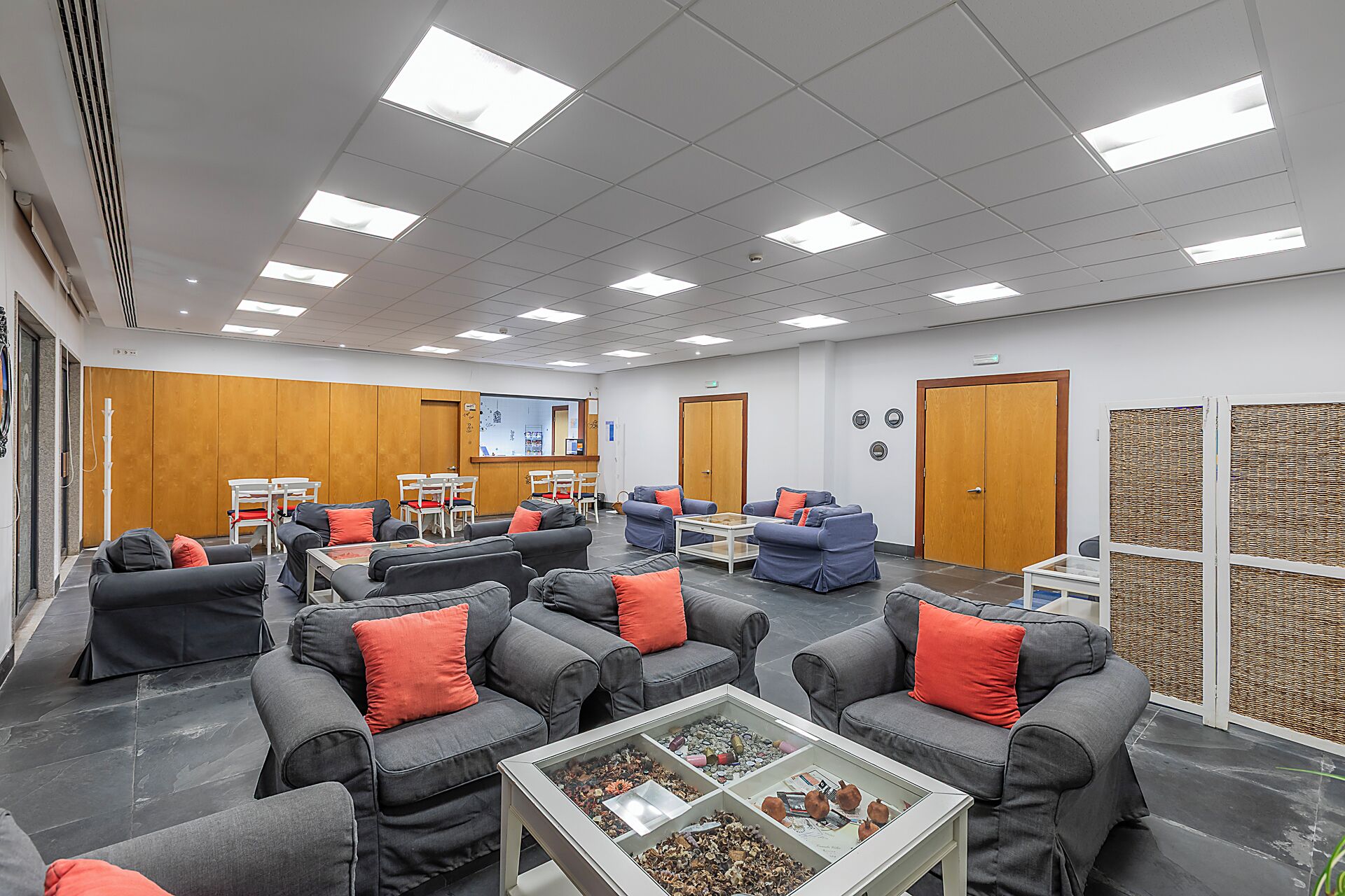 Coin salon dans le hall