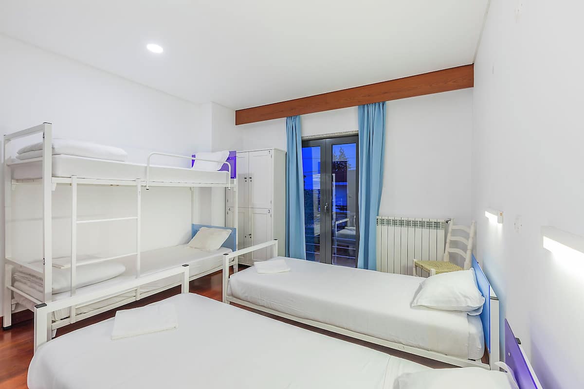 Mörkläggningsgardiner, gratis wi-fi och sängkläder