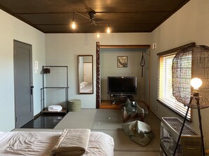 102 Japanese Style Room for 6 People  | In-room safe, free WiFi, bed sheets - Little Barrel Guest House - Hostel (Otaru)