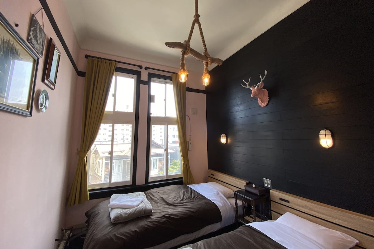 204 Twin Room | In-room safe, free WiFi, bed sheets