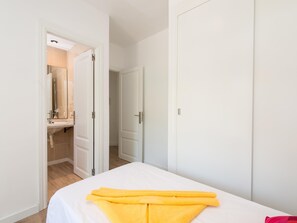 2 bedrooms, iron/ironing board, internet, bed sheets