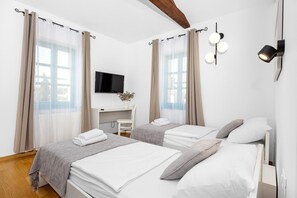 3 chambres, fer et planche à repasser, Wi-Fi, draps fournis