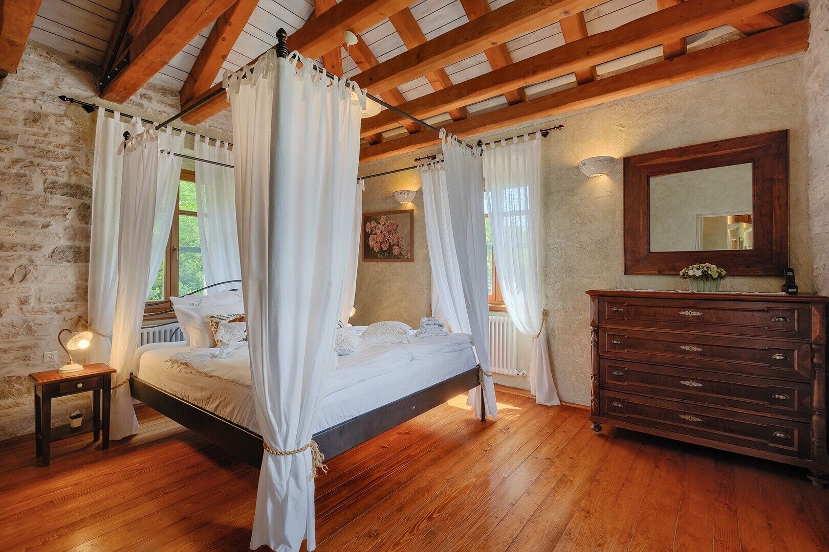 3 slaapkamers, een strijkplank/strijkijzer, wifi, beddengoed