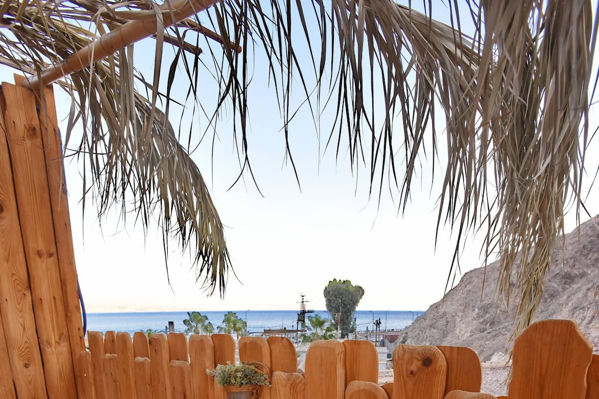 Komfortbadewanne, Regendusche, kostenlose Toilettenartikel, BademÀntel