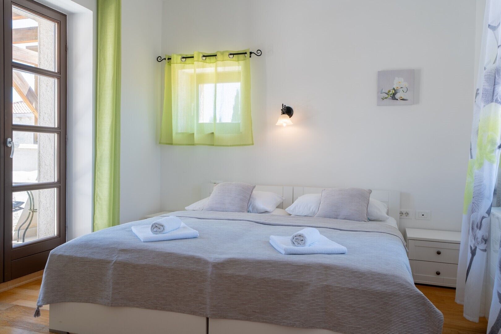 3 chambres, fer et planche à repasser, Wi-Fi, draps fournis