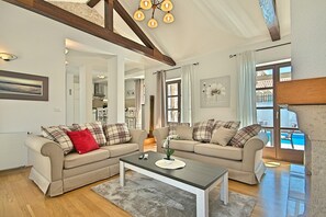 Télévision, cheminée