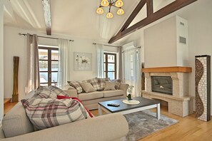 Télévision, cheminée