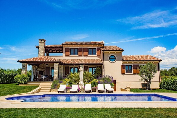 Exterior - Modern villa near Fazana with amazing sea view (Galizana)