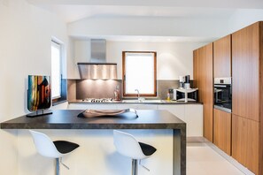 Fridge, microwave, stovetop, dishwasher - Modern villa near Fazana with amazing sea view (Galizana)