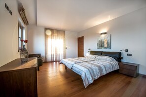 4 chambres, fer et planche à repasser, Wi-Fi, draps fournis