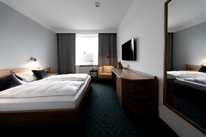 Basic Double Room, 1 Double Bed, Non Smoking, City View | Premium bedding, down comforters, desk, blackout drapes - Stadthotel Freilassing (Freilassing)