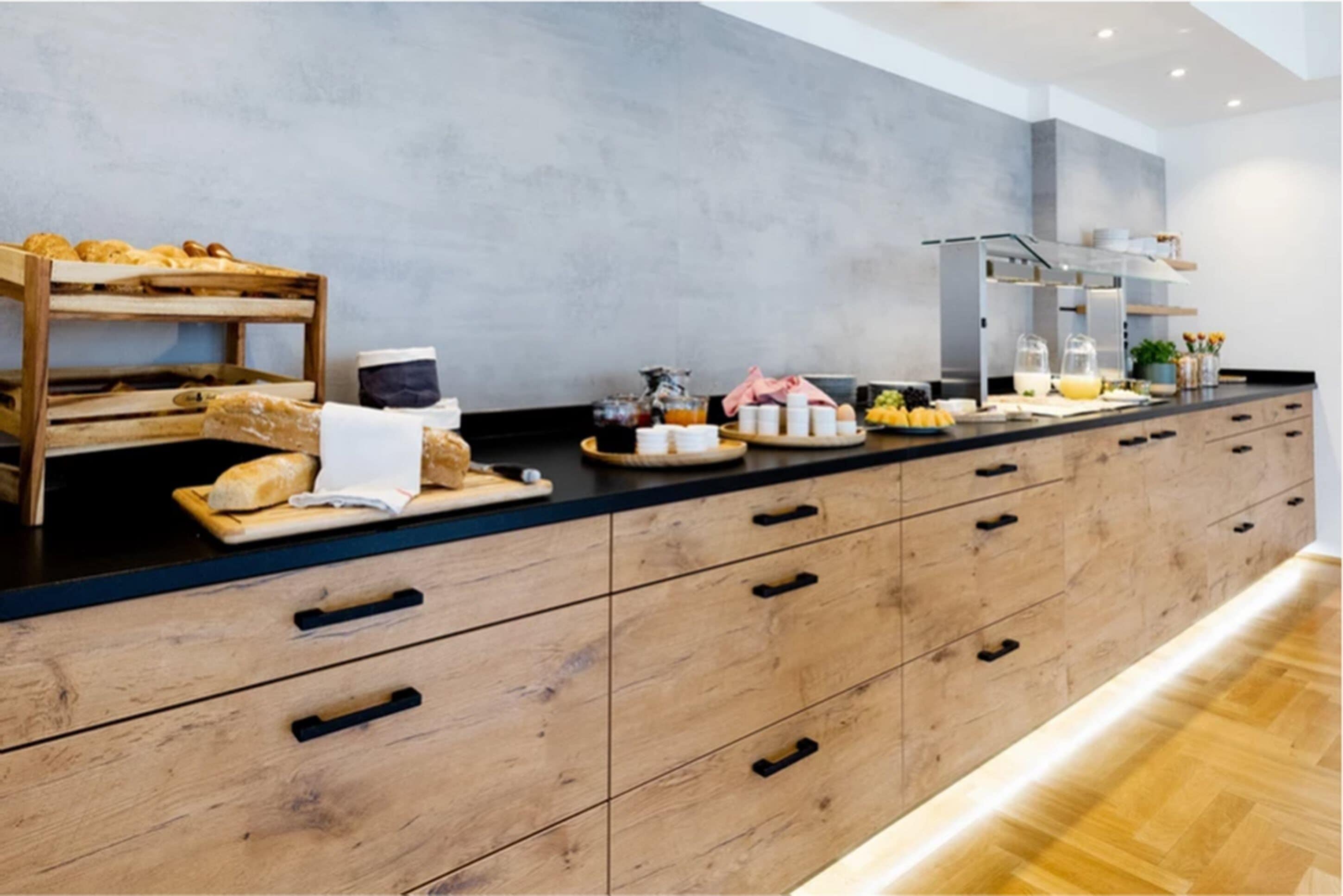 Daily buffet breakfast (EUR 6.00 per person)