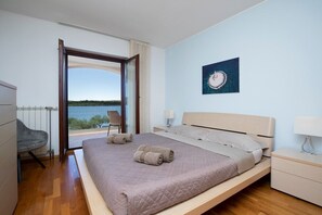 6 habitaciones, tabla de planchar con plancha, wifi y ropa de cama 