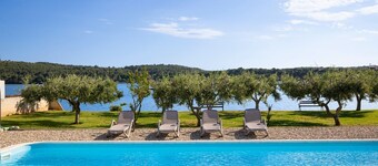 Beautiful villa set on the bechfront surrounded with olive trees and vineyards