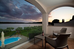 Terrace/patio - Beautiful villa set on the bechfront surrounded with olive trees and vineyards (Pomer)