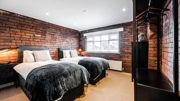 Leilighet – deluxe, flere senger, ikke-røyk | 2 soverom, individuelt dekorert og individuelt innredet