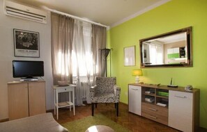 42-inch LCD TV with digital channels, TV - Apartment Green - Near Kalemegdan Citadel (Belgrade)