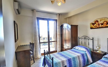 6 habitaciones y sistema de insonorización . Villa Monte Serra